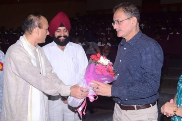 Rajaji, AROHI President welcoming LG, Shimla ,Sh.Kavinder Gupta.