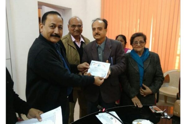 Recieving Social Activist Award-2016 from SSP, Jammu through DSP.